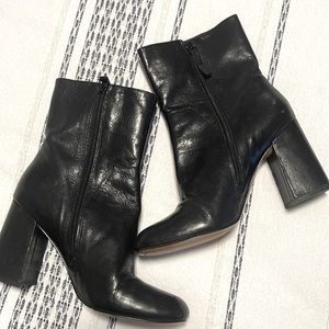 Black leather boots by Nine West